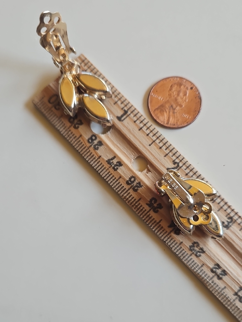 Albert Weiss Amber Topaz Marquise And Orange  Red Rhinestone Clip On Earrings - Picture 4 of 5